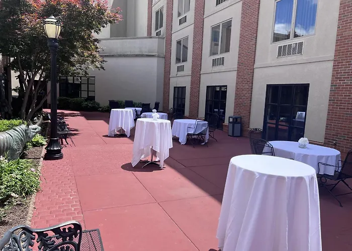 Doubletree By Hilton Bloomington